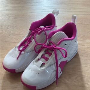 Nike Kids Sneakers in White and Pink